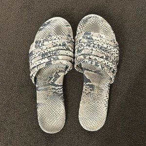 Tkees Vegan animal Riley print sandals